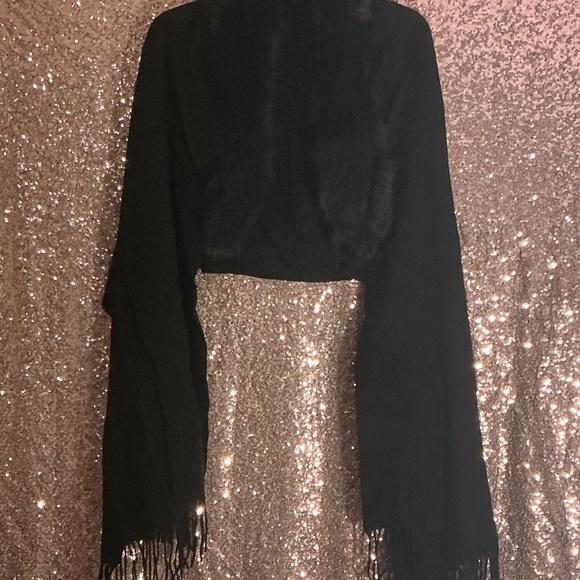 Fox Fur & Wool Shawl - Picture 3 of 6